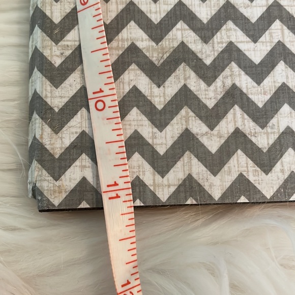 Wall Decor with Hooks 🪝 Chevron style - Picture 6 of 8